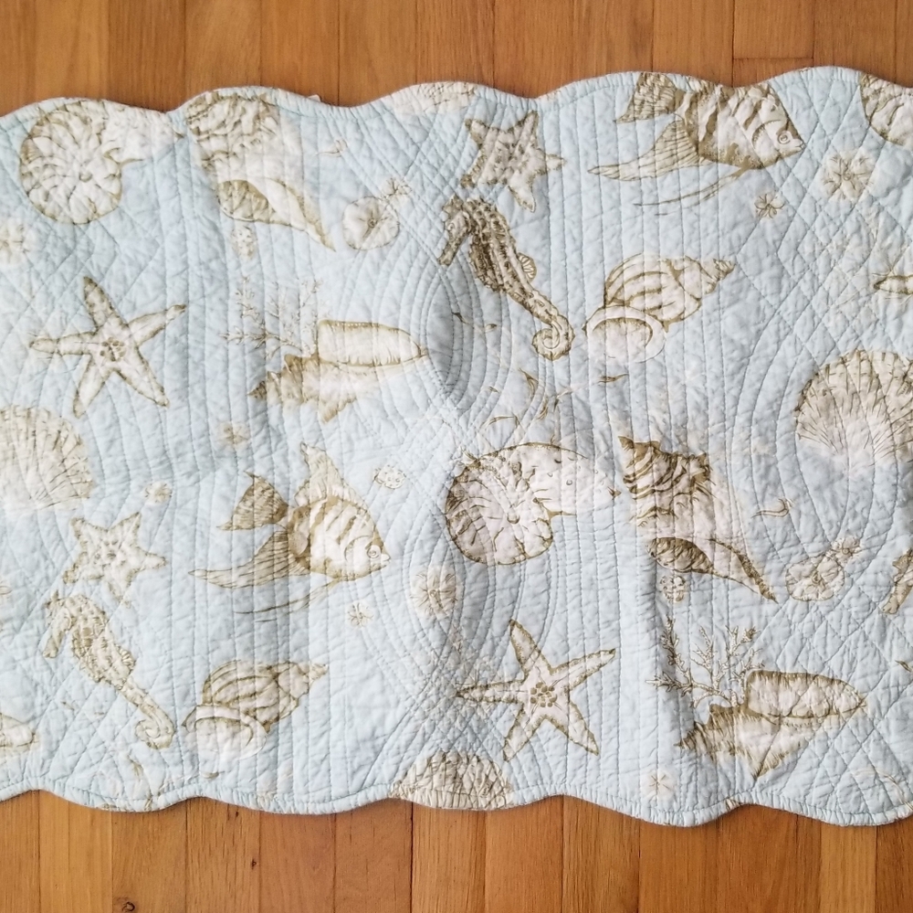 6 Assorted pillow shams